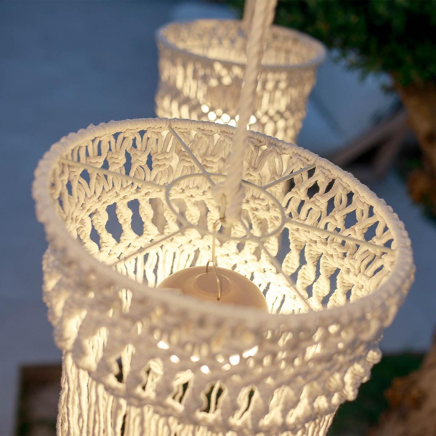Pendelleuchte außen kabellos LED Akku IP54 Ø 30cm Beige 2700K
