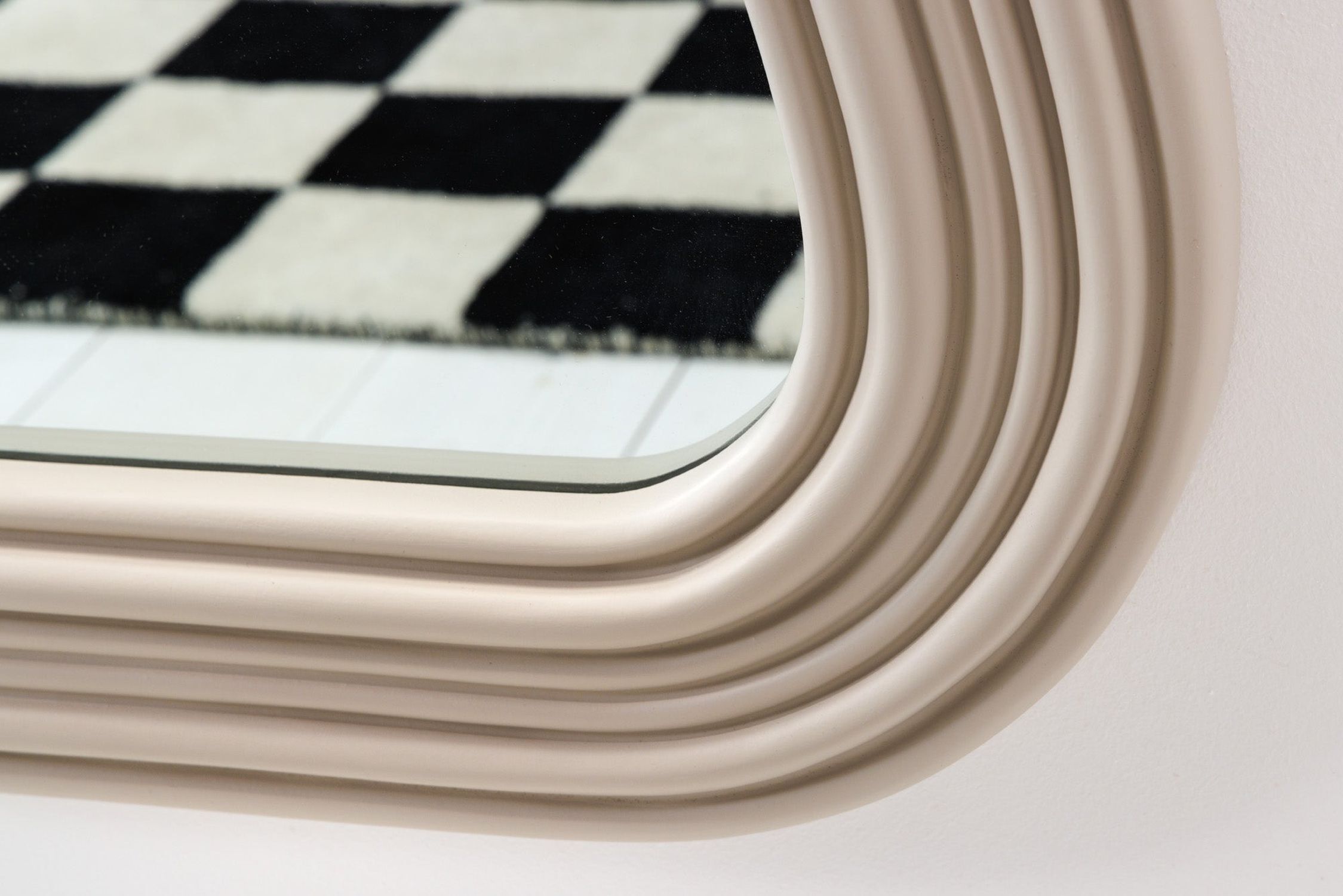 Wandspiegel Modern Greige H: 100 cm asymmetrisches Design Dekoration für Zuhause, Teppich