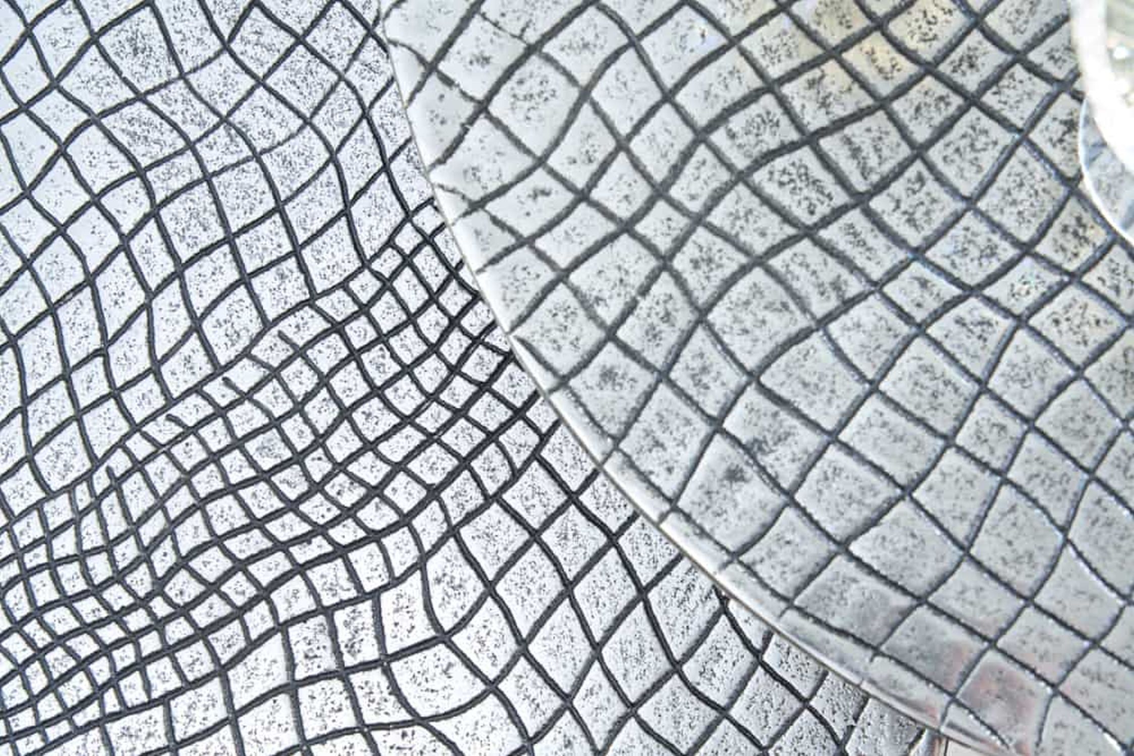 Beistelltisch 2er Set Metall in Silber Antik Hammerschlag Pfad, Textur, Straße, Fußboden, Dekoration für Zuhause