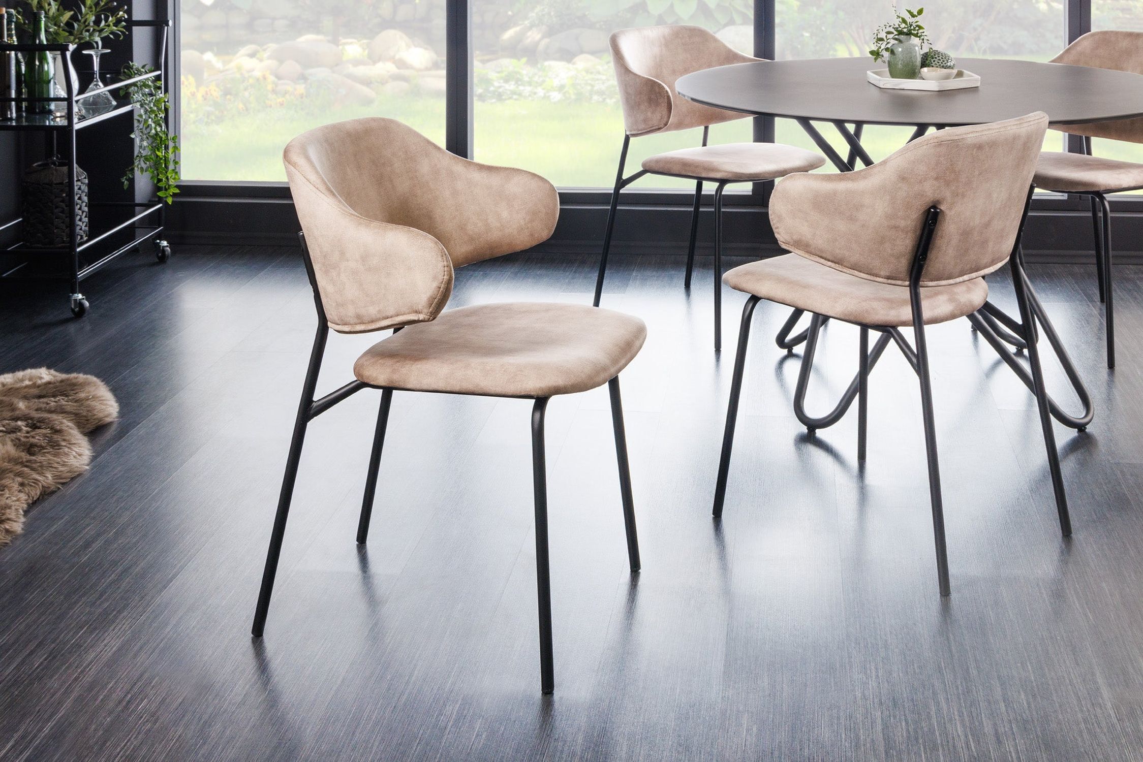 Esszimmerstuhl Samt Metall in Creme Beige Schwarz NOAH Fußboden, Bodenbeläge, Innenarchitektur, Mobiliar, Tabelle