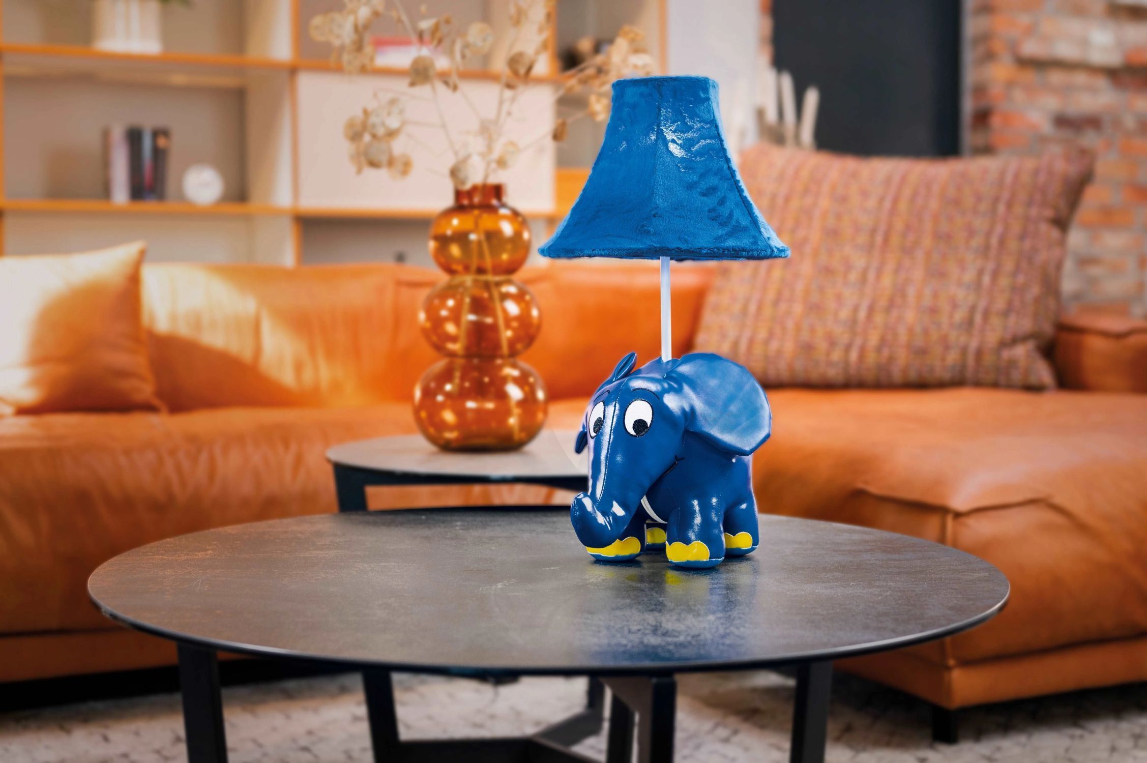 Lampe, Innenarchitektur, Tabelle, Tischplatte, Wohnzimmer