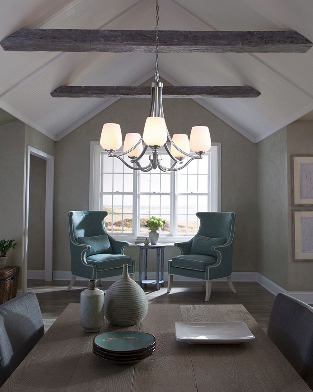 Esszimmer, Esstisch, Tisch, Dekoration für Zuhause, Kronleuchter