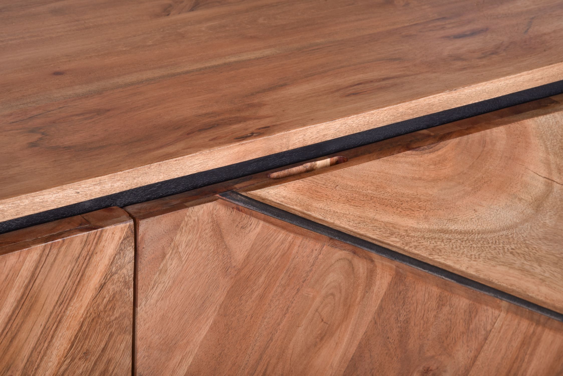 Sideboard 150 cm breit H: 76 cm Modern Akazienholz Metall Hartholz, Holz, Innenarchitektur, Gebeiztes Holz, Bodenbeläge