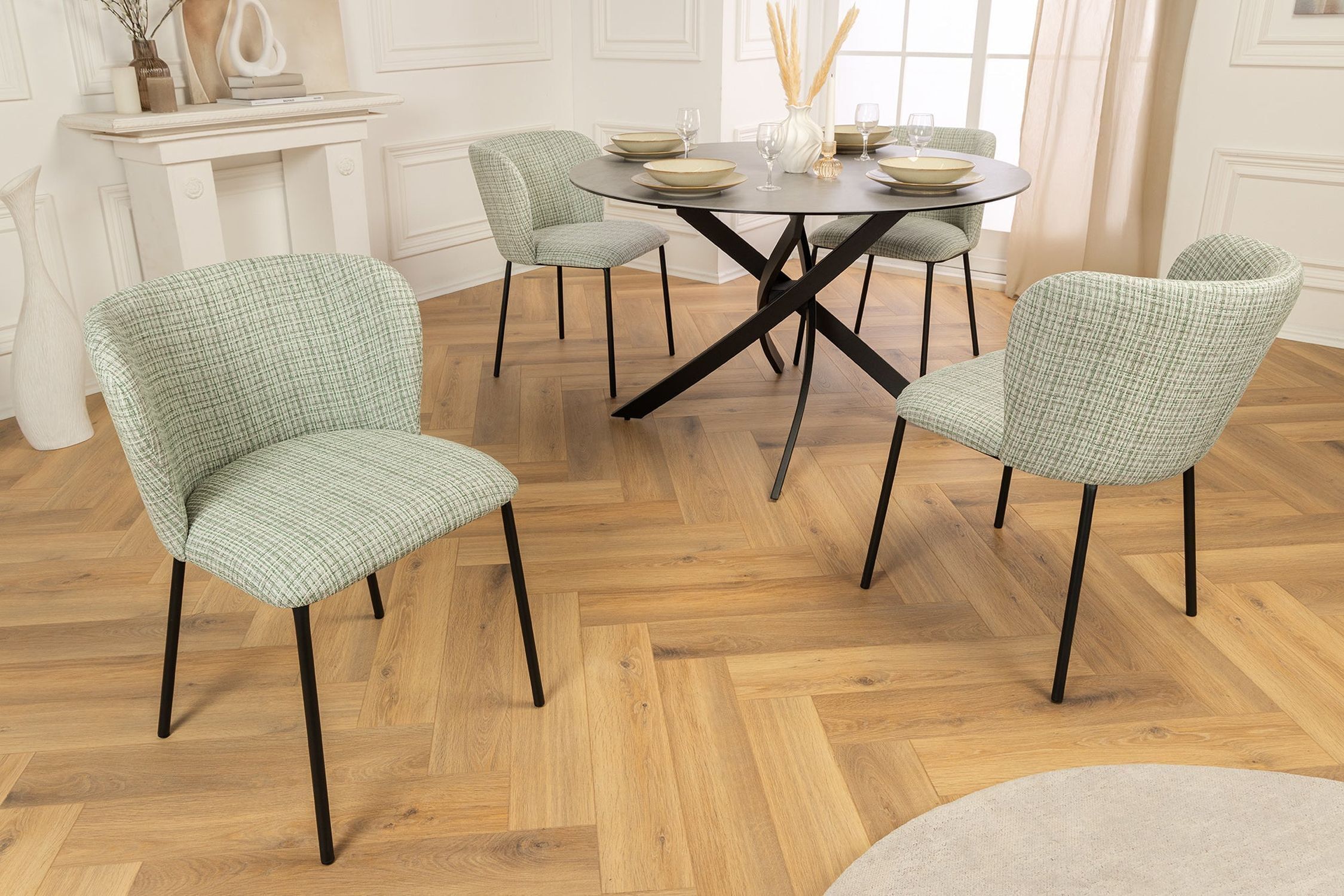 Esszimmerstuhl Bouclé in Grün Rosa kariert ohne Armlehne Tabelle, Fußboden, Esstisch, Innenarchitektur, Tischplatte