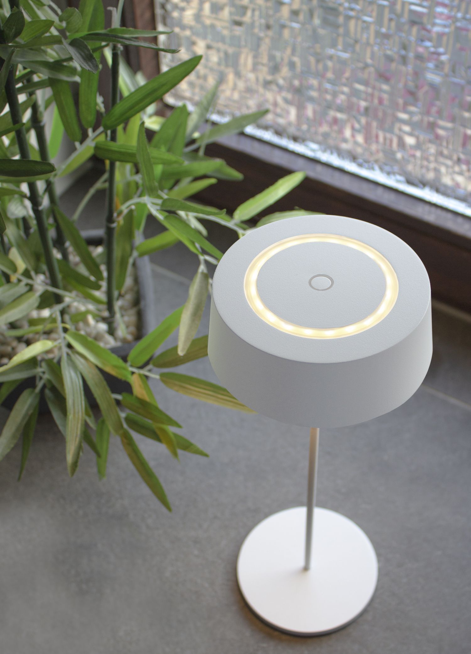 Lampe, Klebeband, Tischlampe