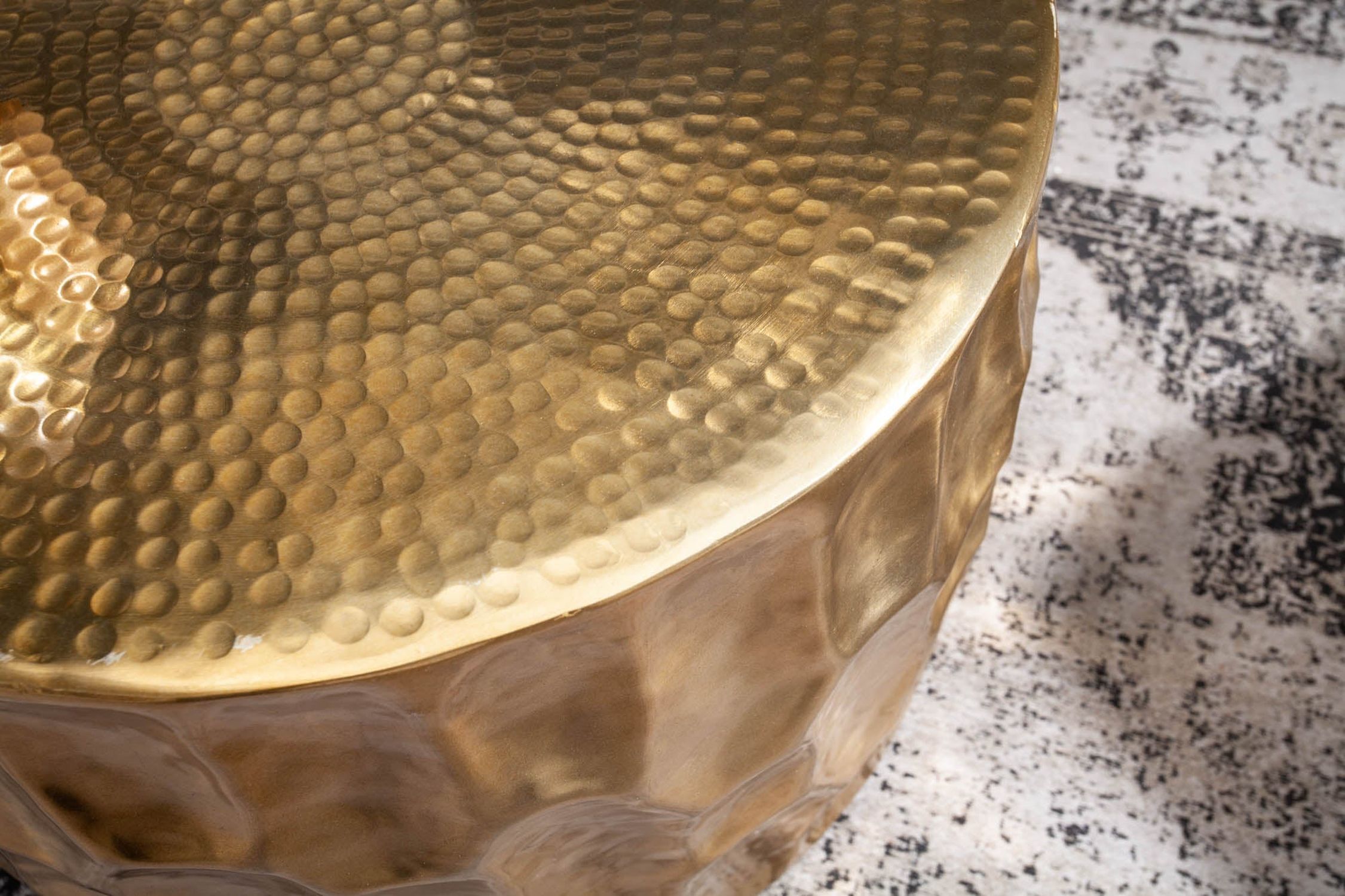 Couchtisch Aluminium in Gold 53 x 53 cm Handarbeit