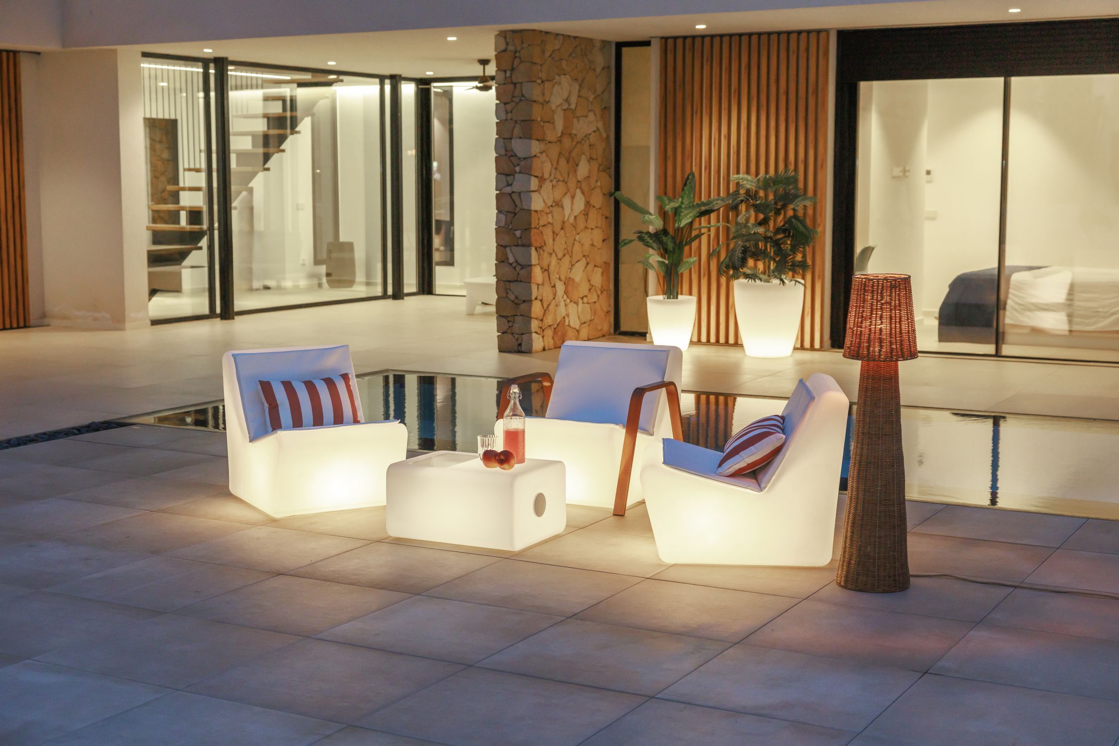 outdoor seating, lounge area, Sofa chair, Terrace lighting, moderner Patio