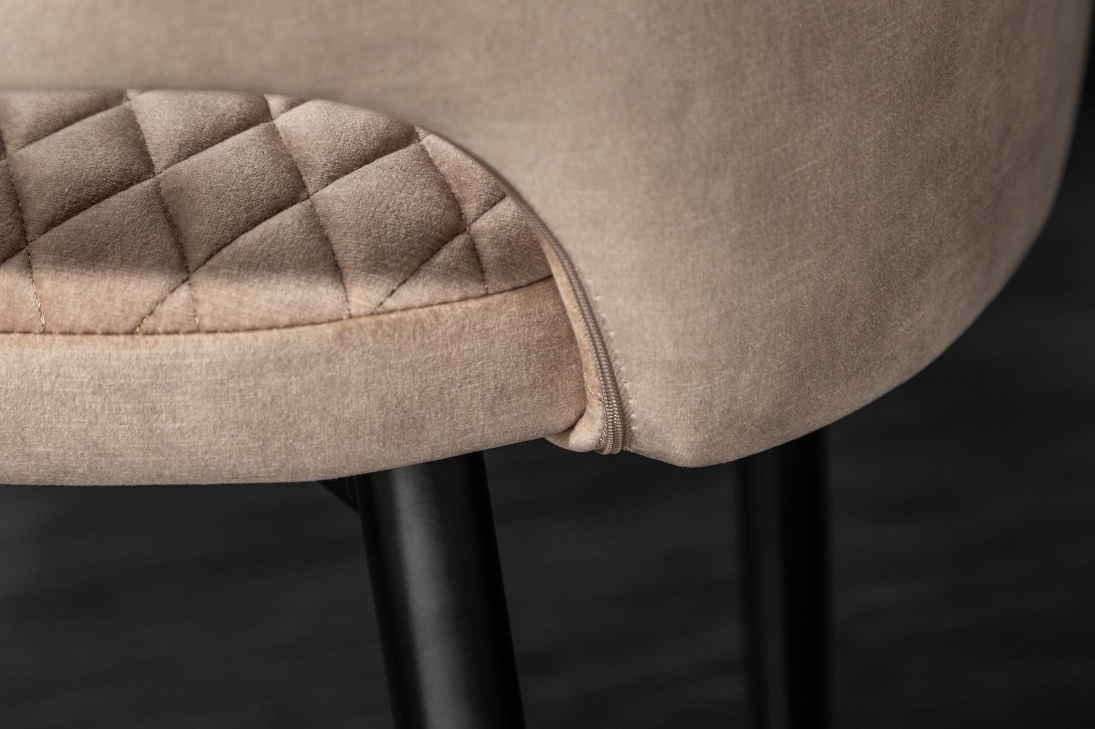 Esstischstuhl mit Armlehne Samt in Greige Schwarz Gold Kissen, Dekoration für Zuhause, Mobiliar, Drinnen, Innenarchitektur