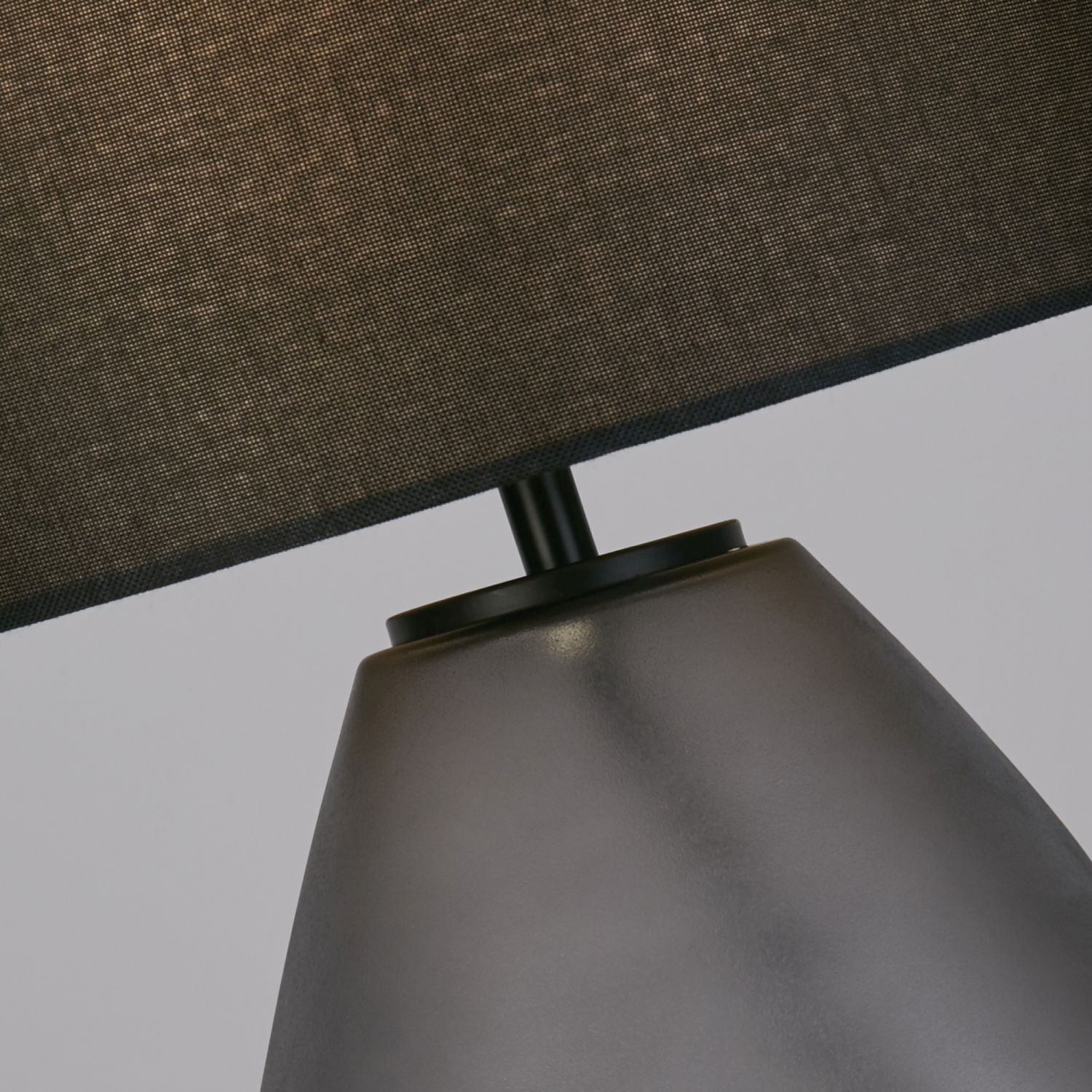 Blendarme Tischleuchte Glas Stoff 44,5 cm E27 Schwarz