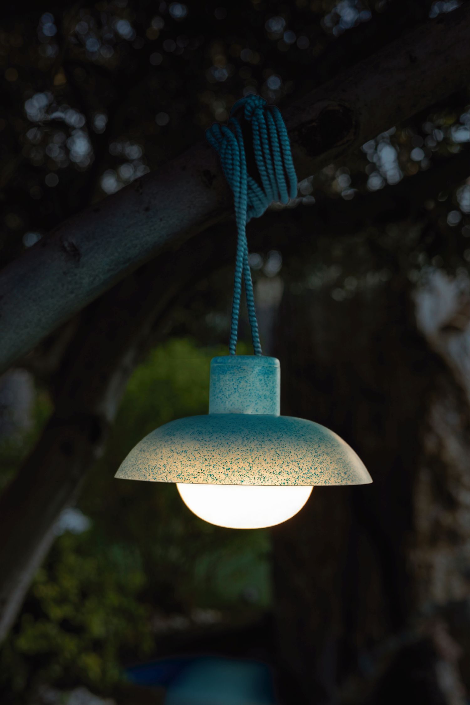 LED Akku Pendelleuchte dimmbar Blau IP54 3000 K Ø20 cm Hängelampe, Außenbeleuchtung, LED-Lampe, Mondschein-Lampe, Kabellampe