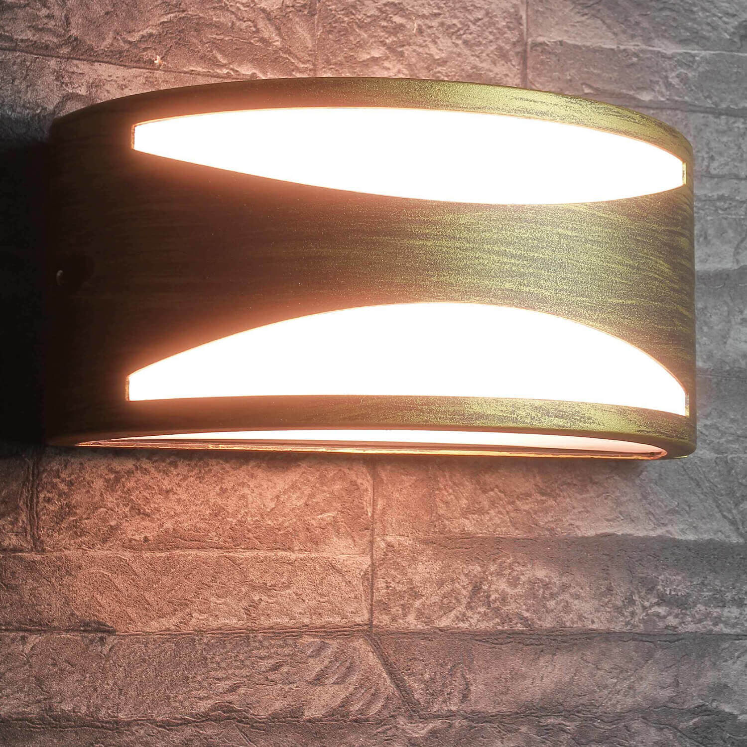 Rustikale Außenwandleuchte in Antikgold halbrund Lampe