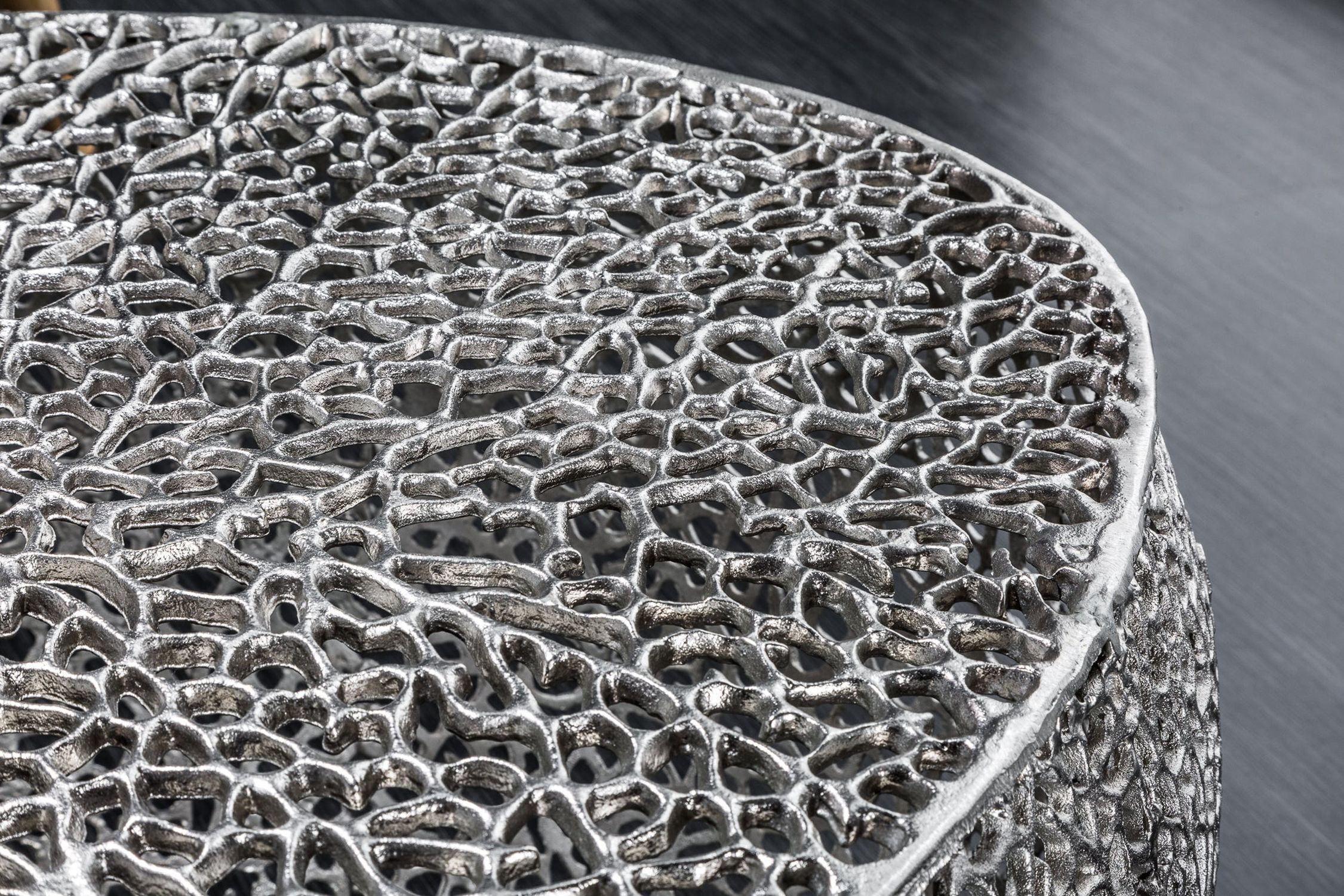 Couchtisch Metall in Silber 122 x 122 cm Handarbeit