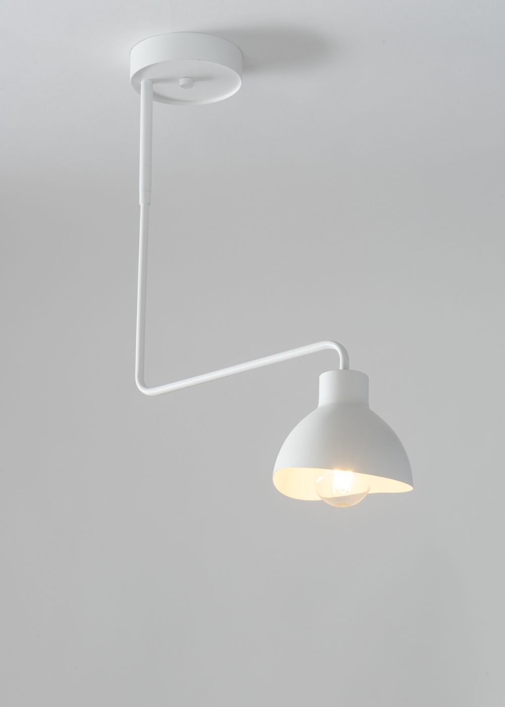 Weiße Deckenleuchte Metall E27 H:60 cm auffällig
