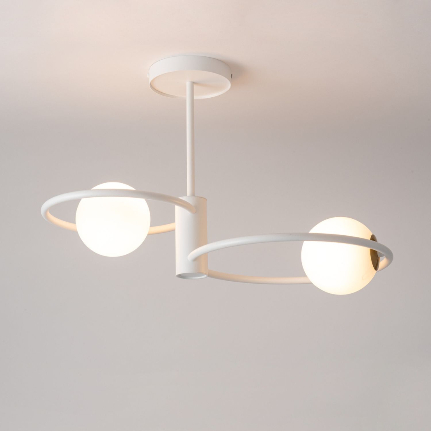 Weiße Deckenleuchte Modern Kugelschirm Glas Metall G9