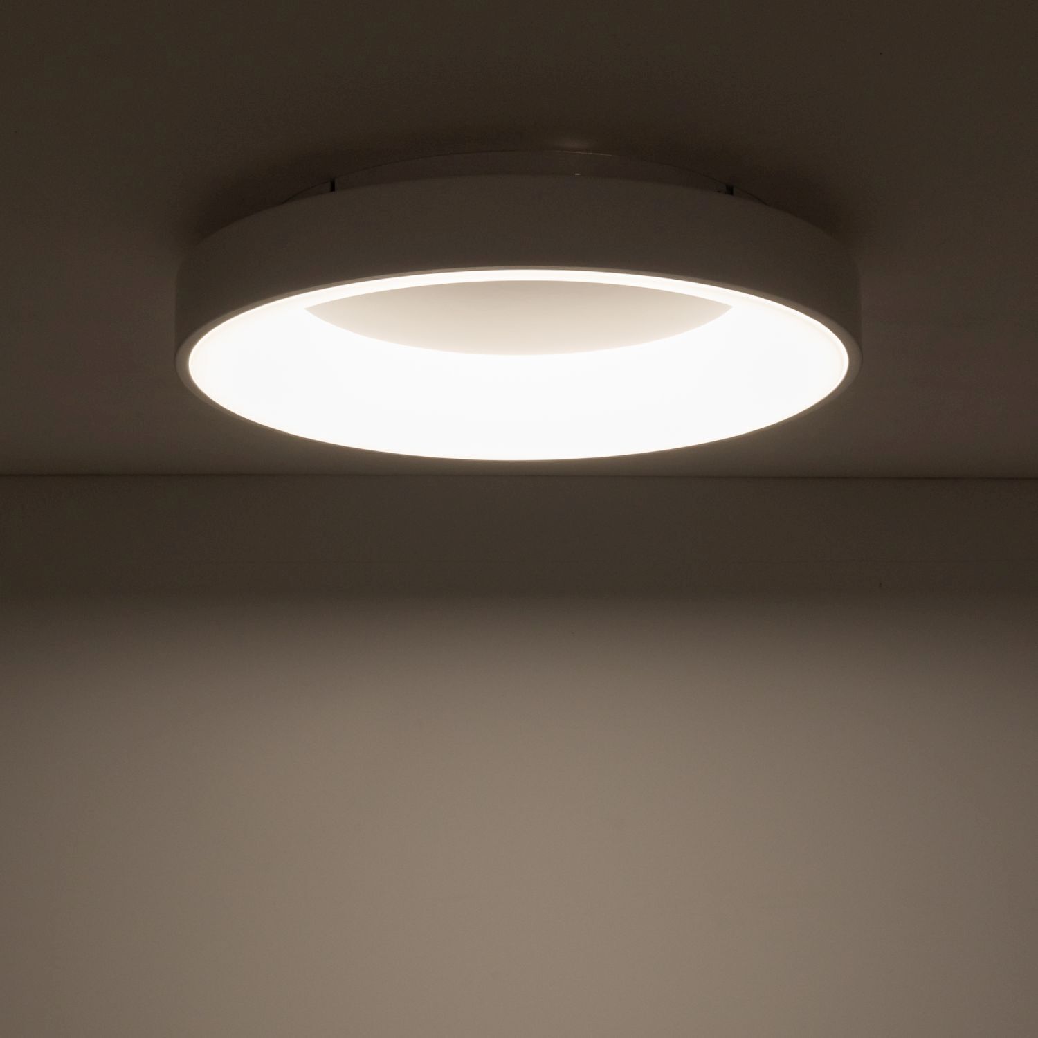 Weiße LED Deckenleuchte Metall rund Ø 48 cm 3000 K 48 W Deckenleuchte, Lampe, Leuchte