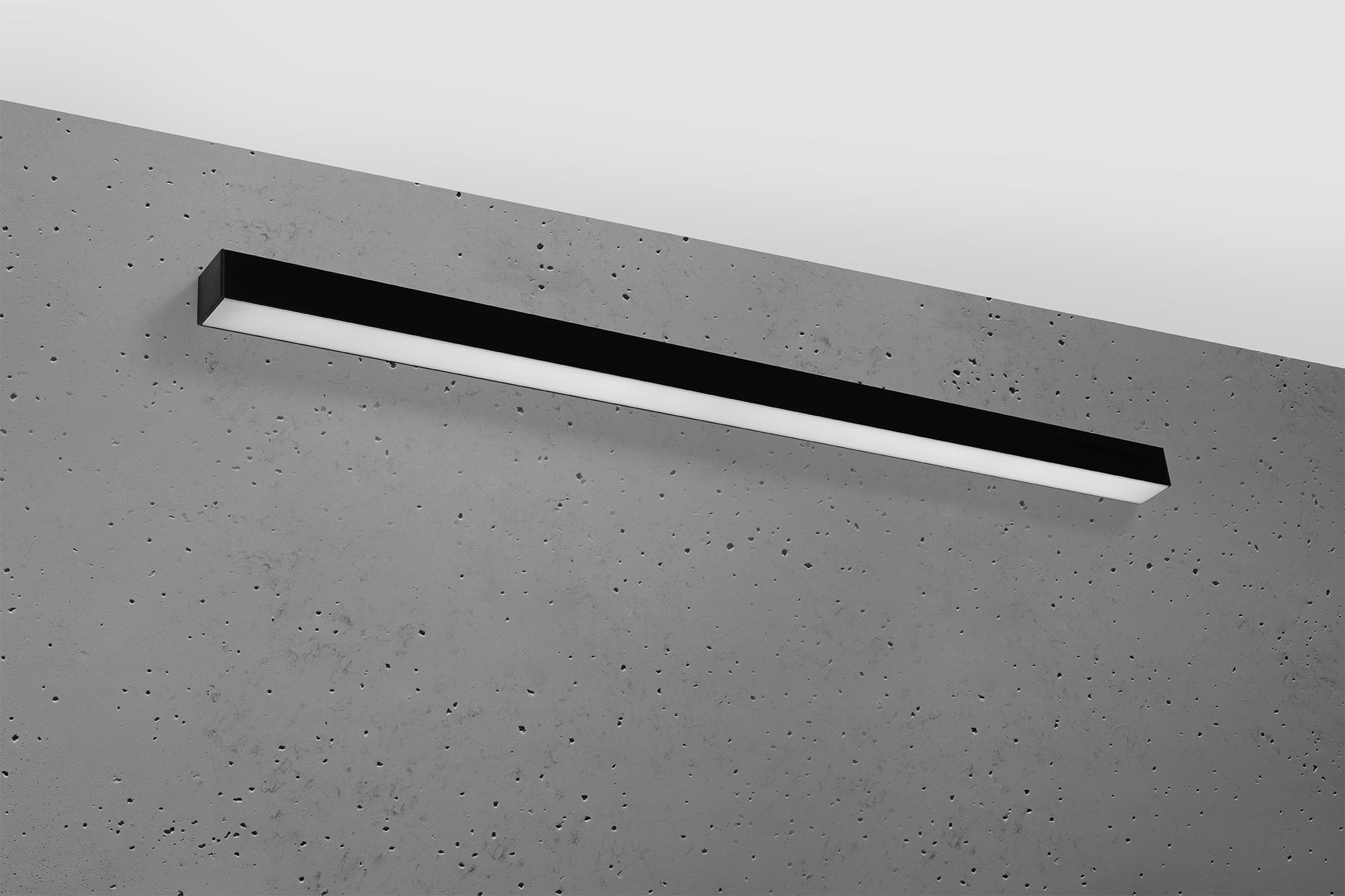 Schmale Wandleuchte LED 118 cm blendarm Metall Downlight