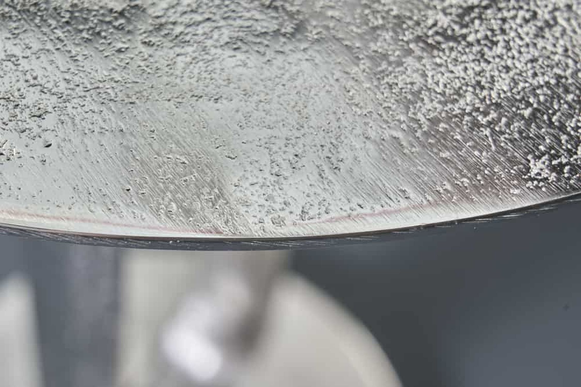 Beistelltisch Metall in Weiß Silber 45x45 cm Handarbeit Eis