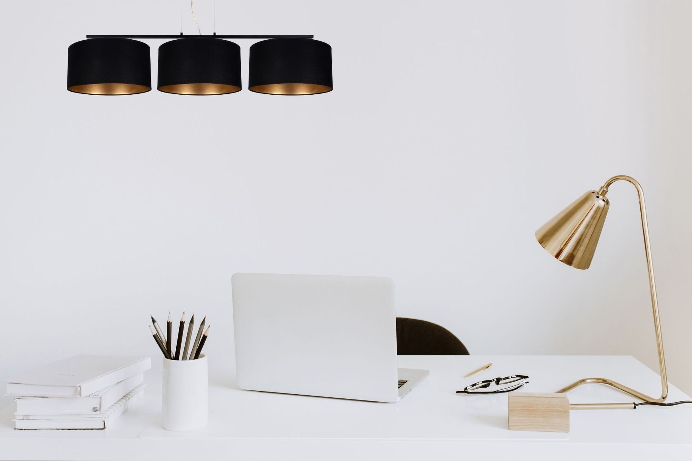 tischlampe, arbeitsplatz, lampenleiste, schreibtisch, laptop