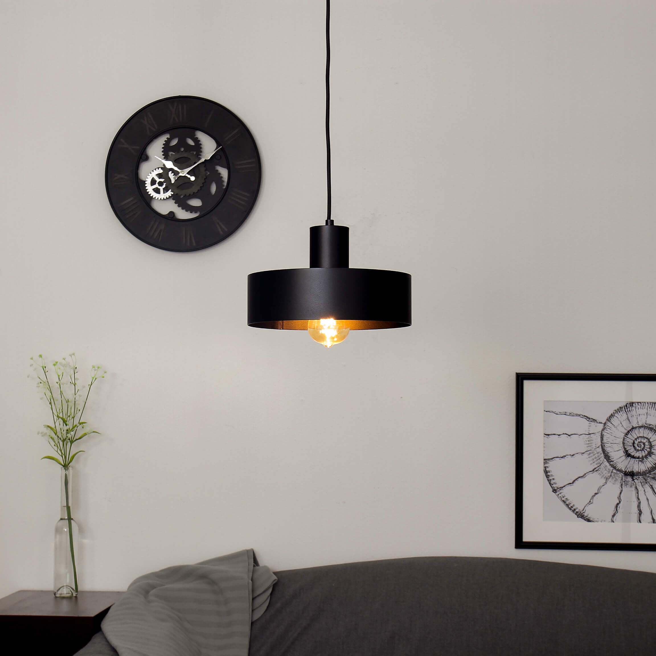 Stilvolle Pendellampe Schwarz Retro Schirmform