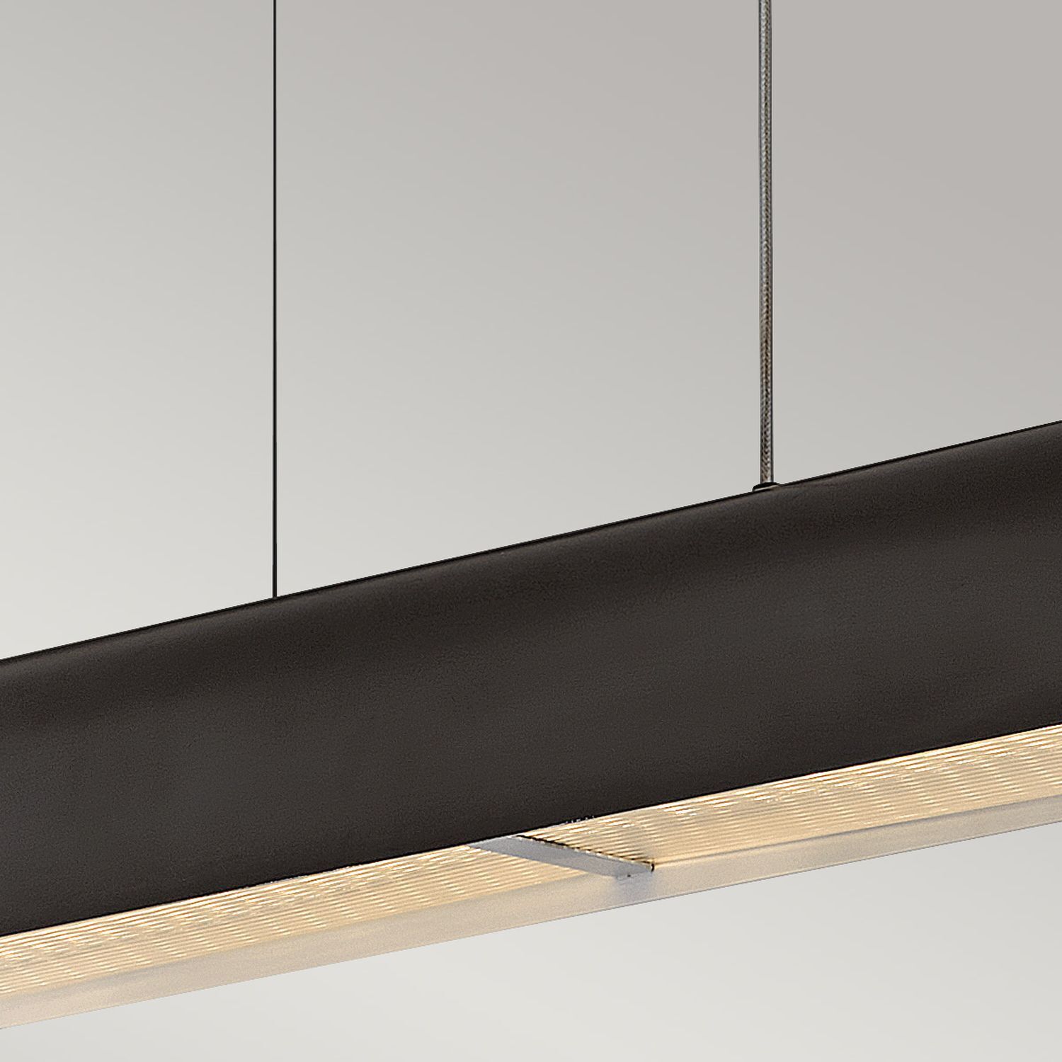 Pendelleuchte LED 116,8 cm lang Metall Glas Schwarz Modern Drinnen, Innenarchitektur, Sperrholz, Holz, Bodenbeläge