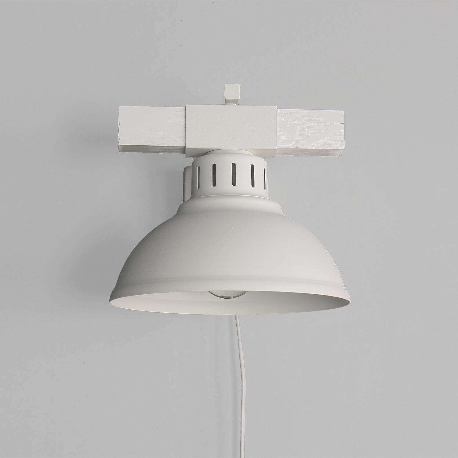 Wandlampe Weiß mit Steckdosenanschluss Wandlampe Weiß mit Steckdosenanschluss