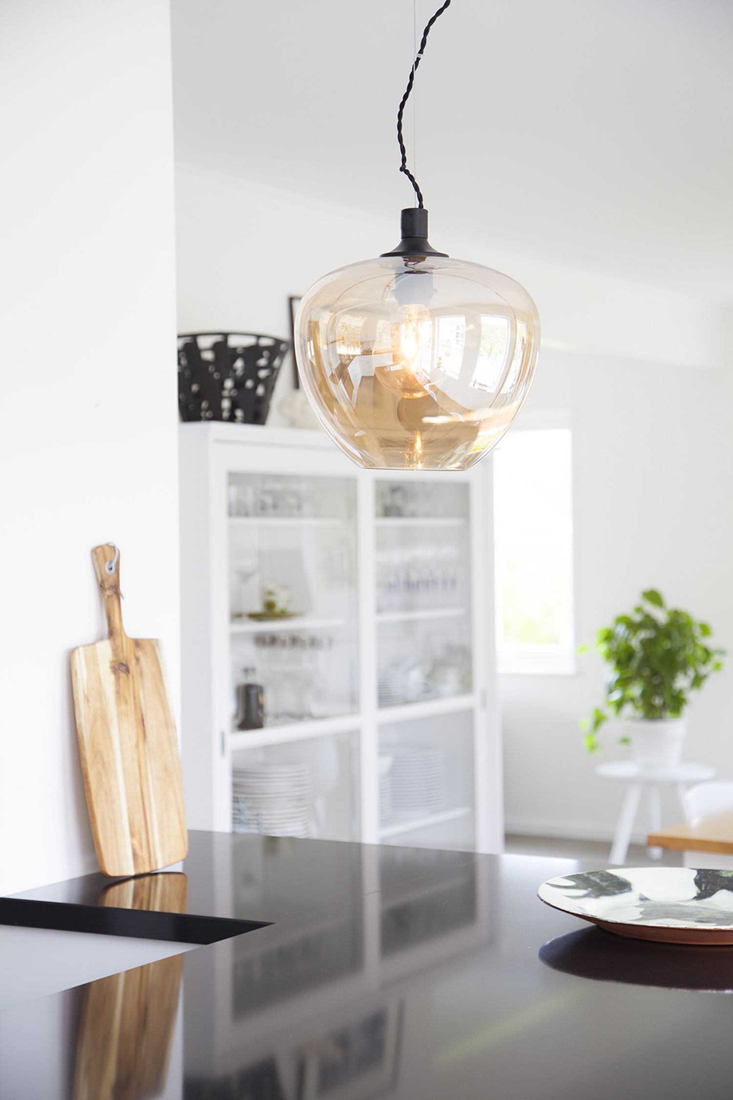 Pendelleuchte Rauchglas 28 cm breit E27 in Bernstein Lampe, Innenarchitektur, Leuchte, Tischplatte, Cricket-Schläger