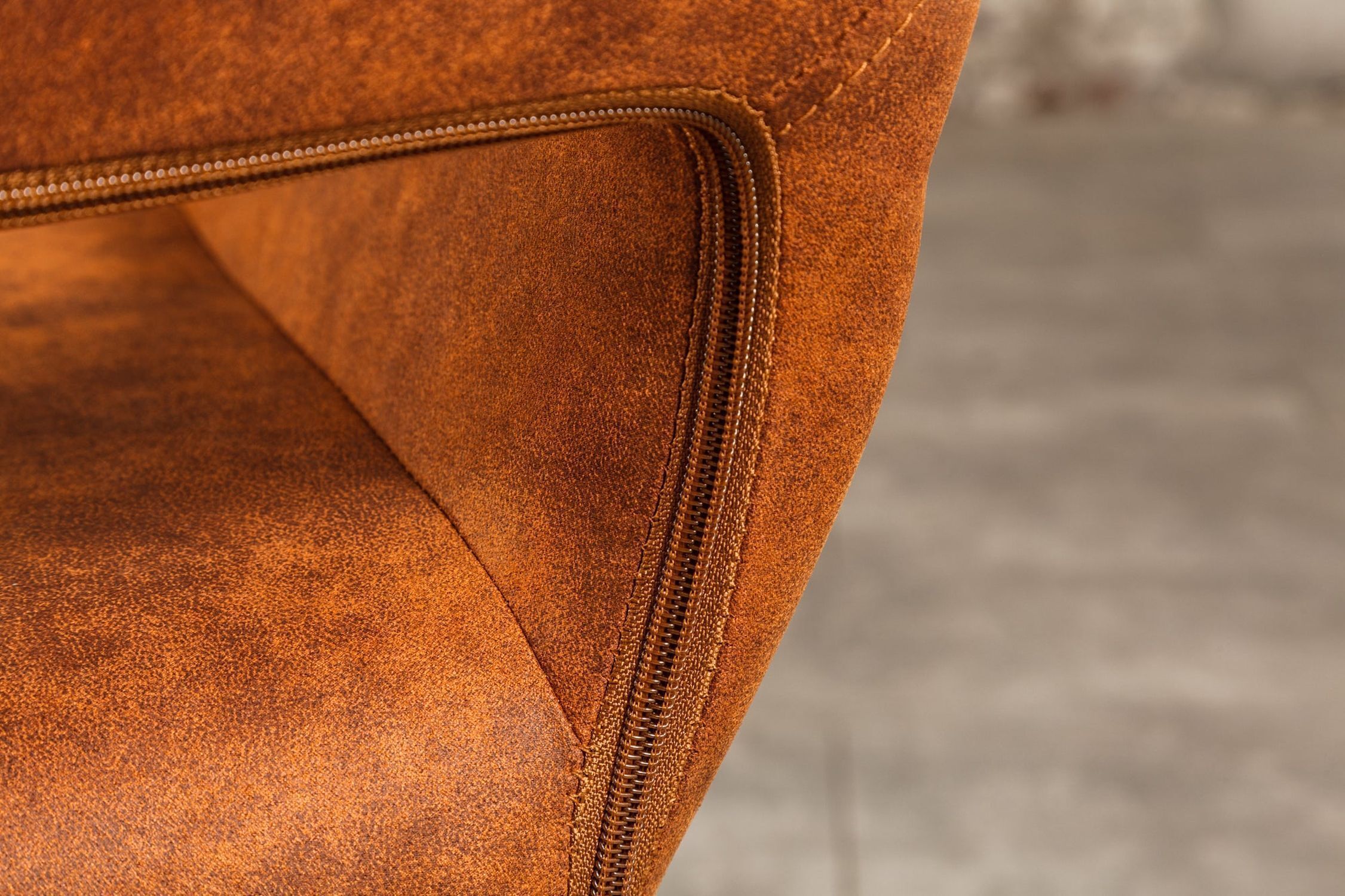 Stuhl Braun Schwarz aus Stoff Metall Bauhaus mit Armlehne