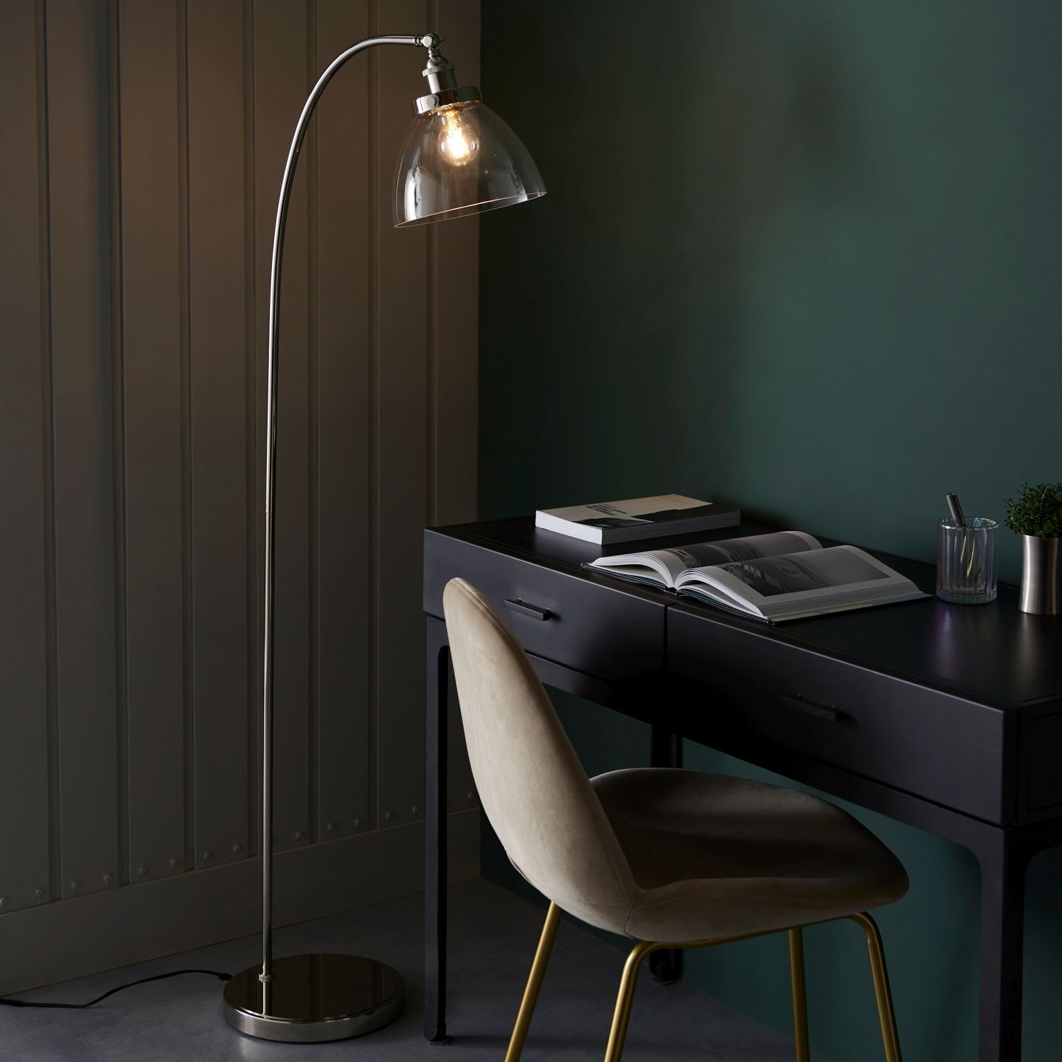 Lampe, Buch, Veröffentlichung, Stehlampe, Stuhl