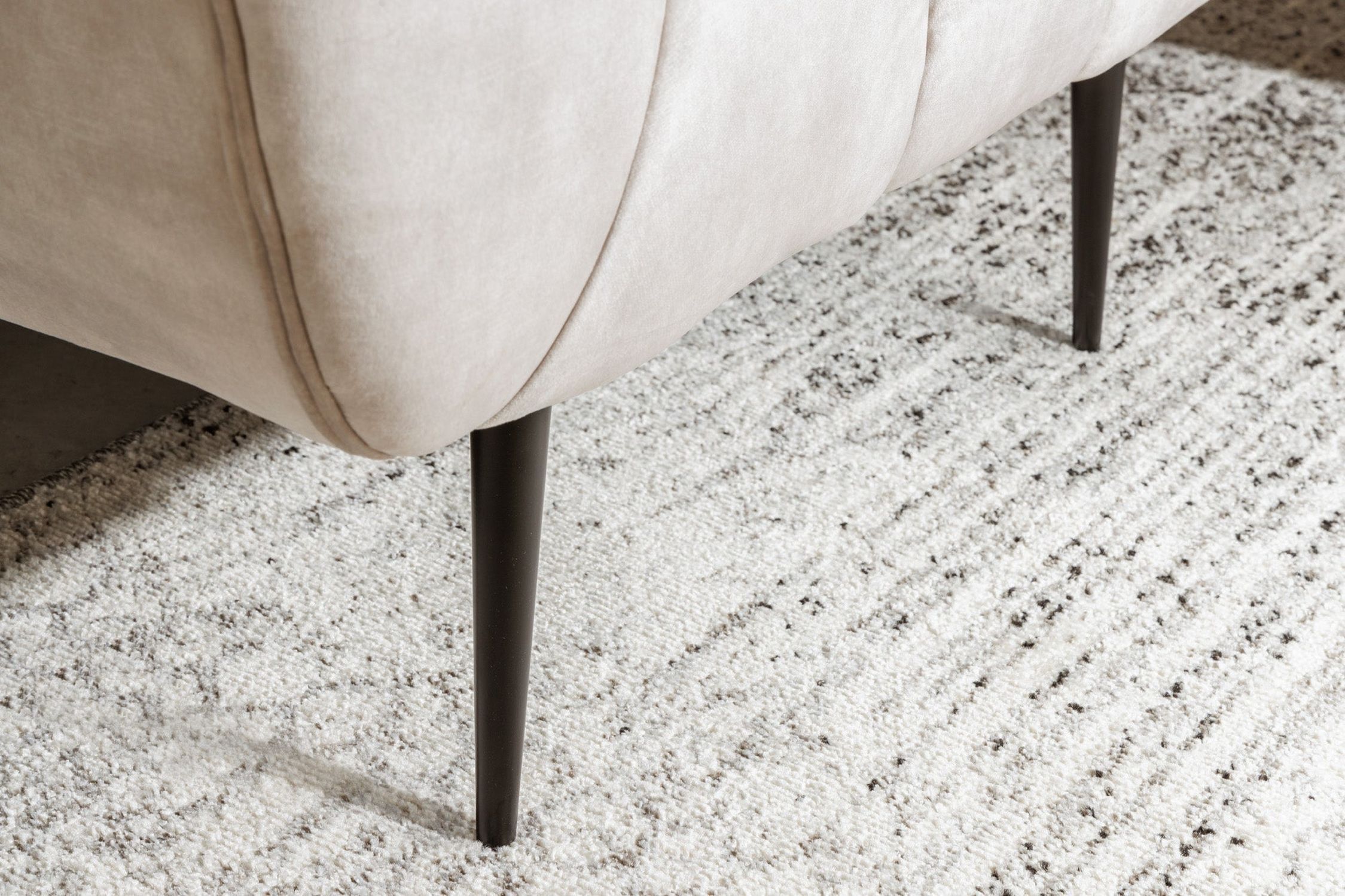 Samtsessel Beige Creme 105 cm breit Ziernähte Retro Dekoration für Zuhause, Teppich