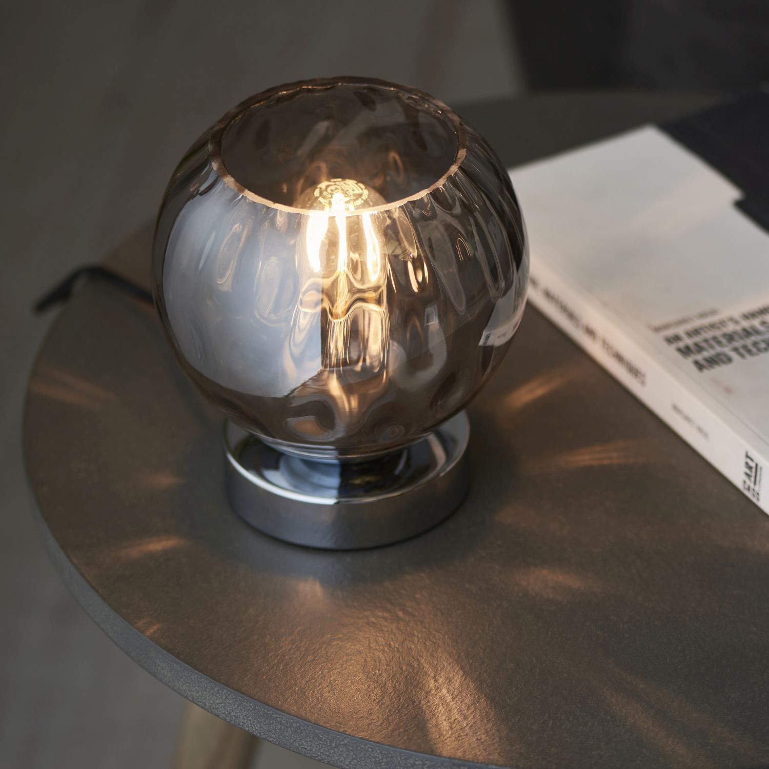 Lampe, Mobiliar, Tabelle, Tischplatte, Sphäre