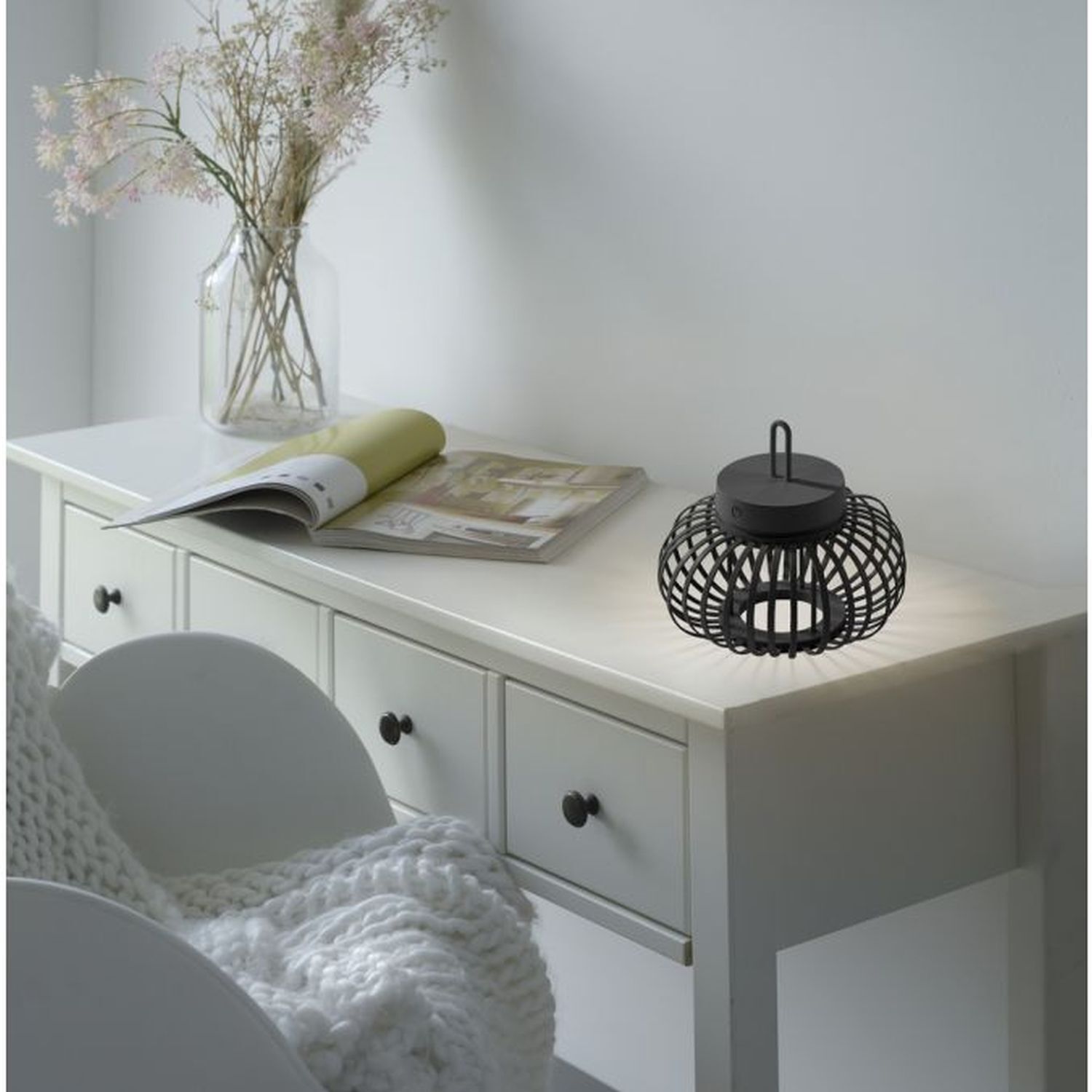 Moebel, Tabelle, Anrichte, Buch, Lampe