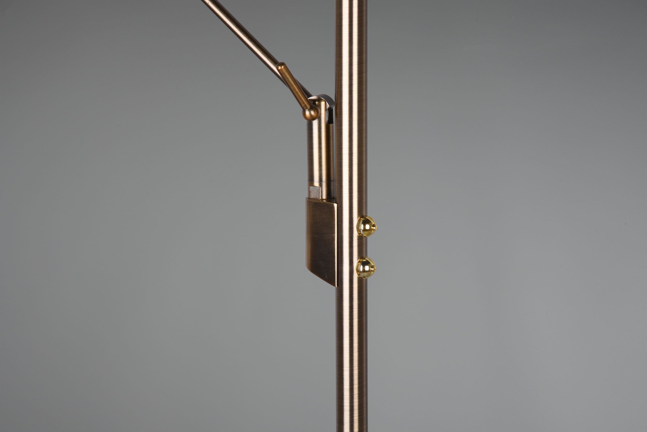 Dimmbare LED Stehlampe flexibel 180 cm in Messing Antik Drinnen