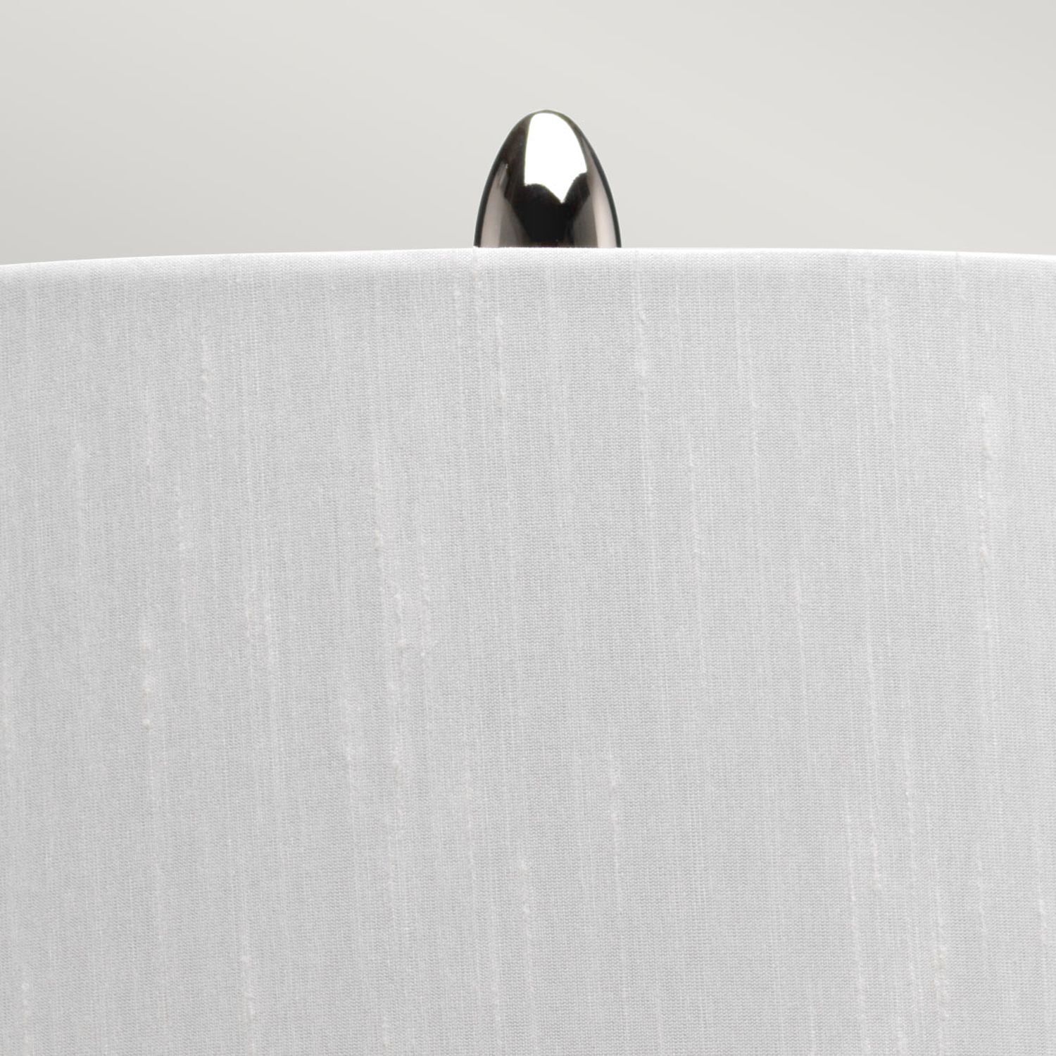 toilet paper, white fabric, silberner Haken, weiche Struktur, Kante sichtbar