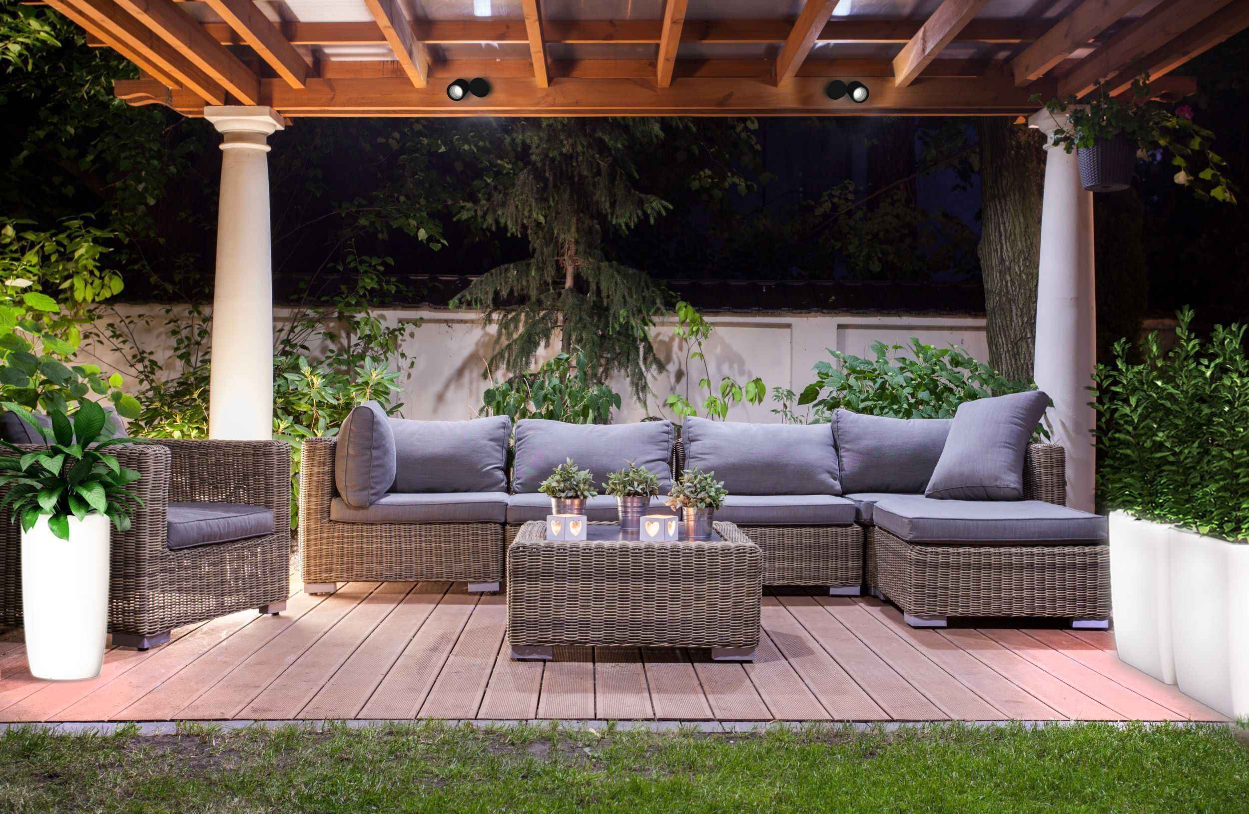 outdoor-sofa, rattan, garten-lounge, kissen, patio-tisch