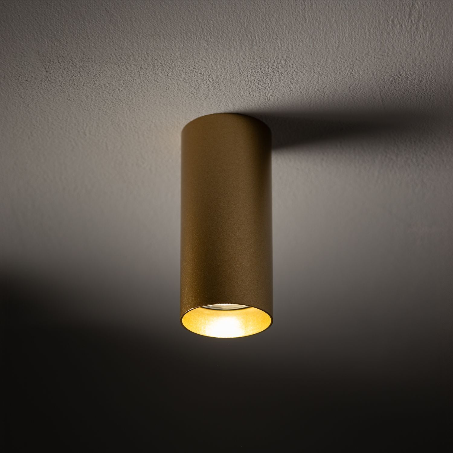 Eleganter Aufbauspot Stahl in Gold GU10 Ø5,5 cm rund