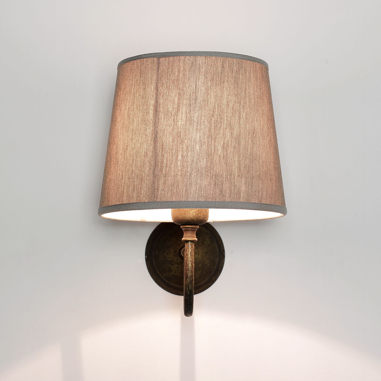 Wandleuchte aus Echt-Messing mit Stoffschirm Beige Lampe, Lampenschirm
