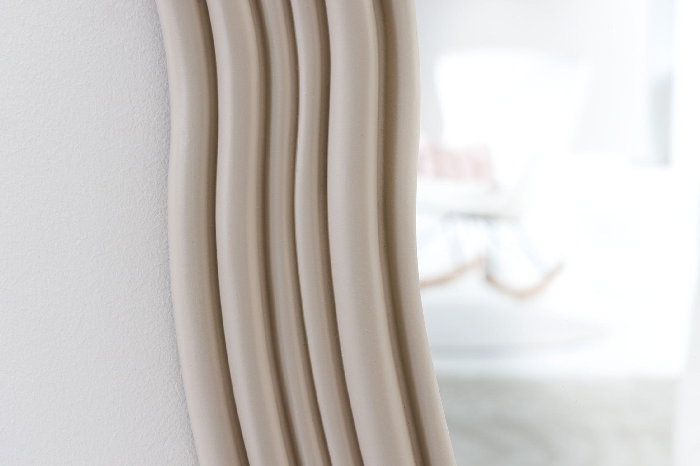 Wandspiegel Modern Greige H: 100 cm asymmetrisches Design Dekoration für Zuhause, Leinen