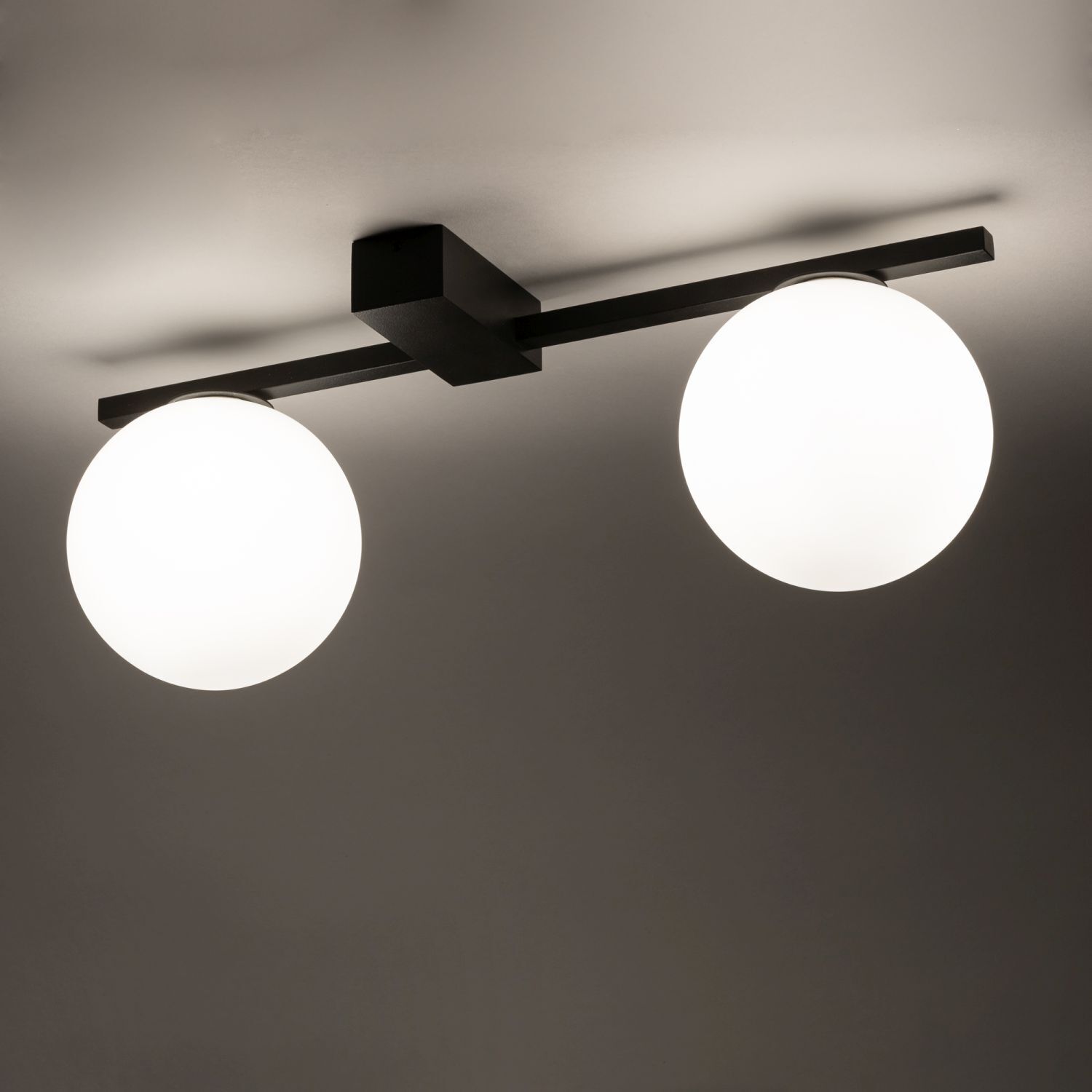Deckenleuchte 2-flammig G9 48 cm lang Schwarz Weiß Glas Kugel