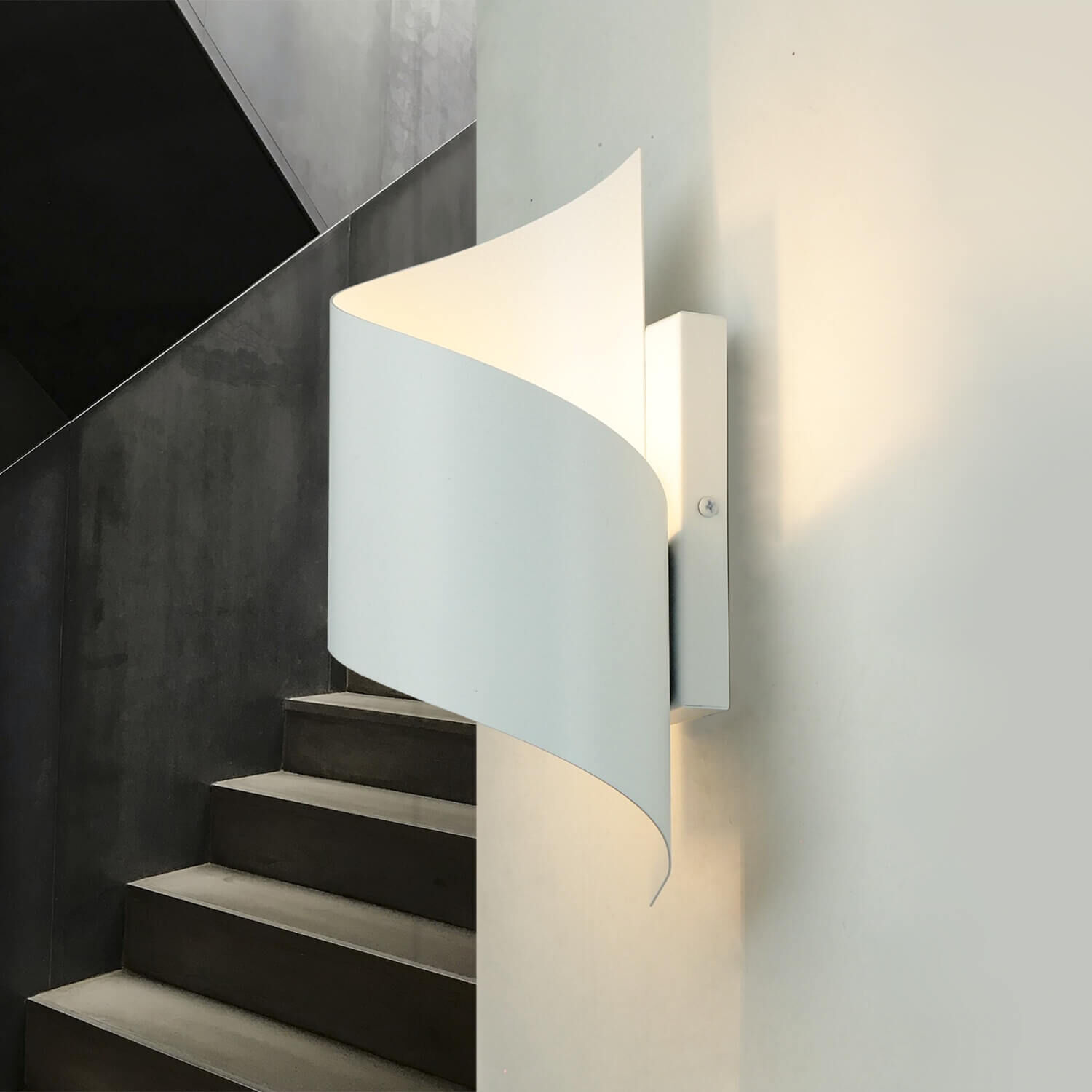 Stylische Wandleuchte Weiß Metall Design up down G9