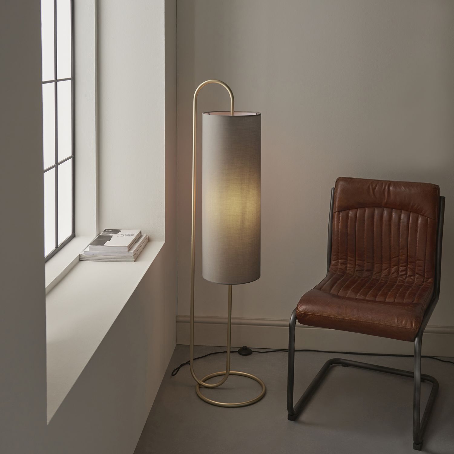 Lampe, Stuhl, Mobiliar