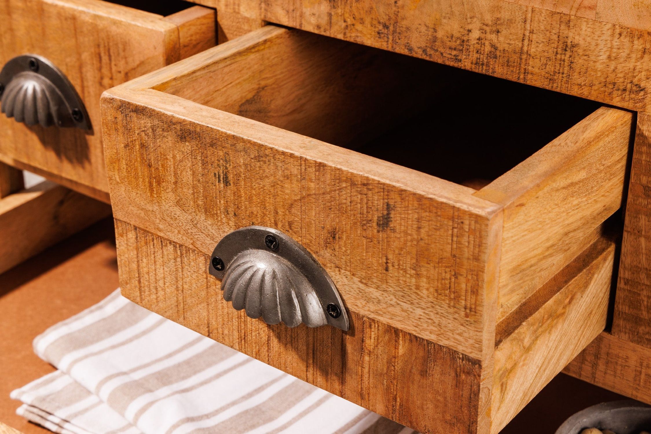 Barschrank mit Rollen Mangoholz massiv B: 86 cm Industrial