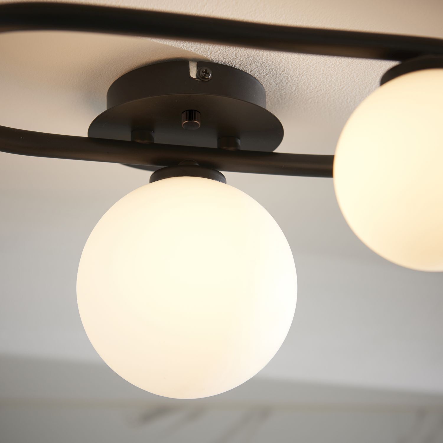 Badezimmerlampe Decke Glas Metall IP44 Schwarz Weiß 3x G9