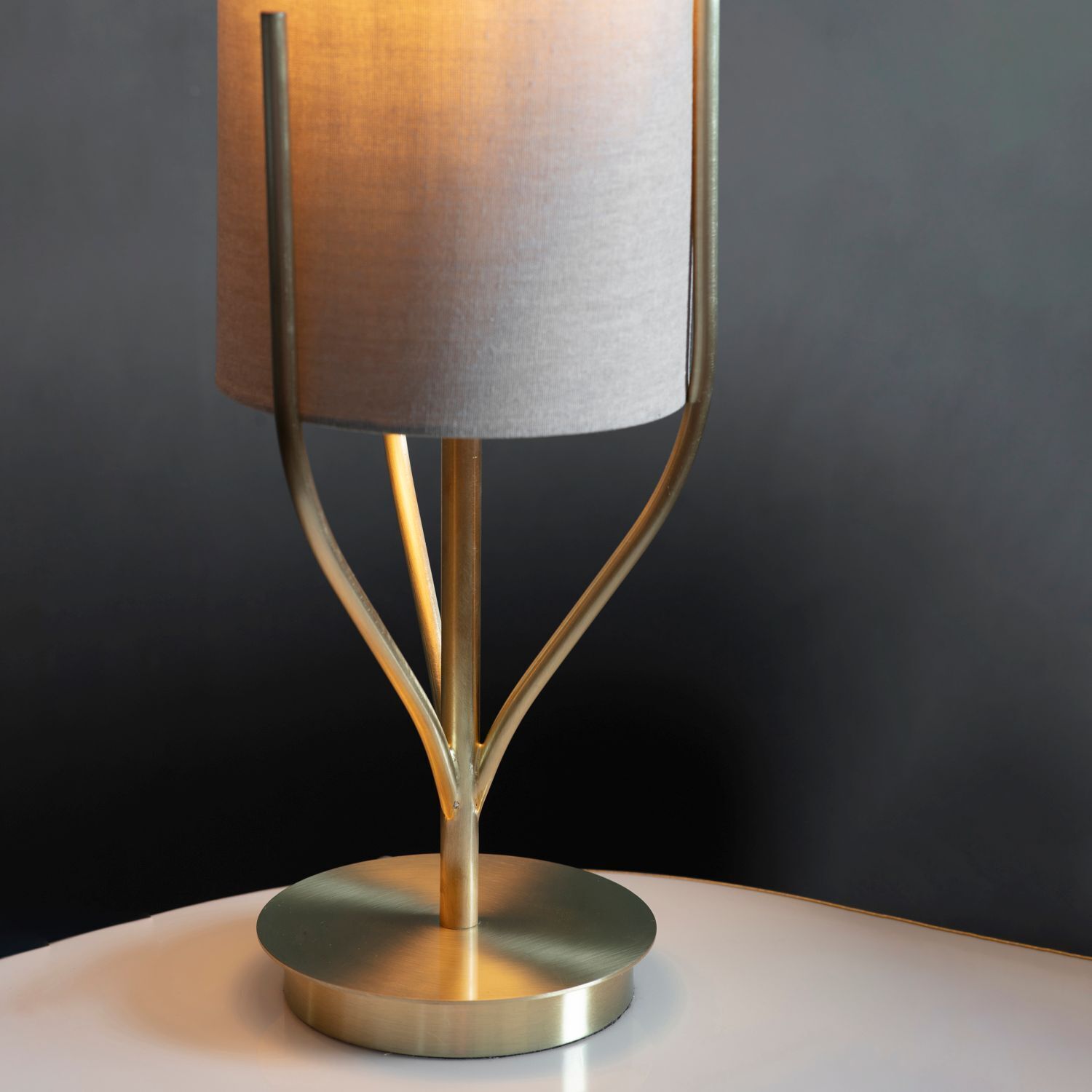 Tischlampe Stoff Metall 60 cm hoch in Messing Creme E27