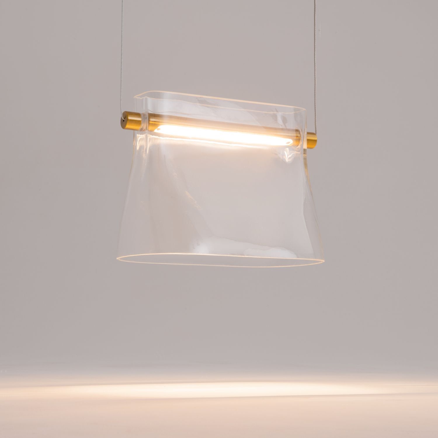 Pendelleuchte Metall Glas LED H: max. 329 cm in Messing