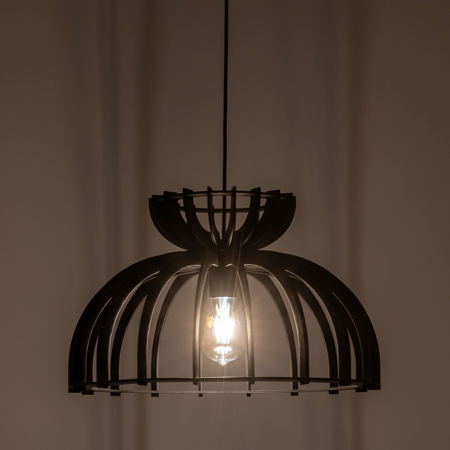 Schwarze Hängelampe Holz Metall Ø 48 cm E27 verstellbar